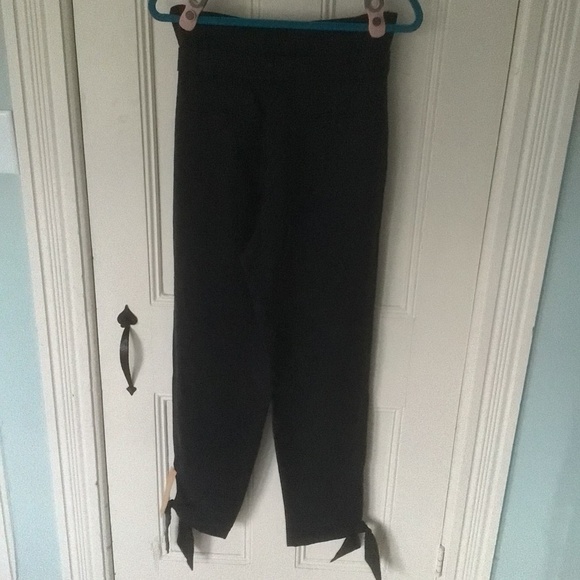 NWT Reformation Avalon Ankle Tie Paper Bag Pants in Black - Size 6 - Picture 4 of 9